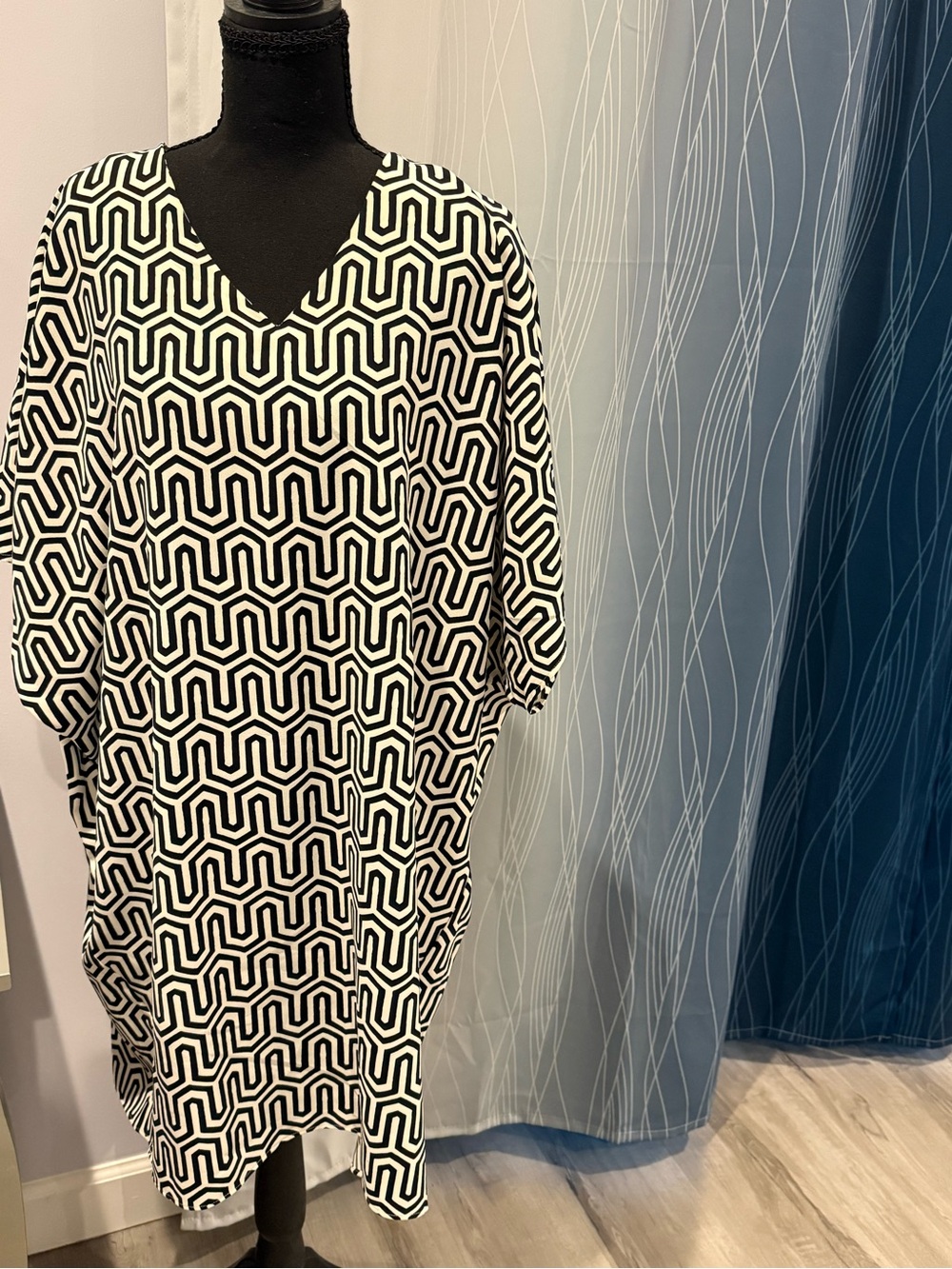 Chico's Black and White Geometric V-Neck Tunic